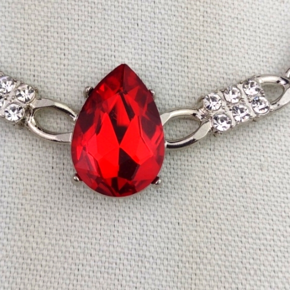 Vibrant Ruby Red Faceted Glass Jewel Rhinestone Silver Tone Choker Necklace - Picture 3 of 12